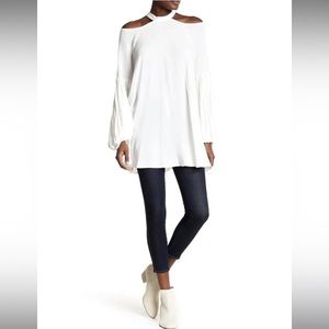 Free People ✨ Never worn ✨ Beautiful white Drift Away Blouse